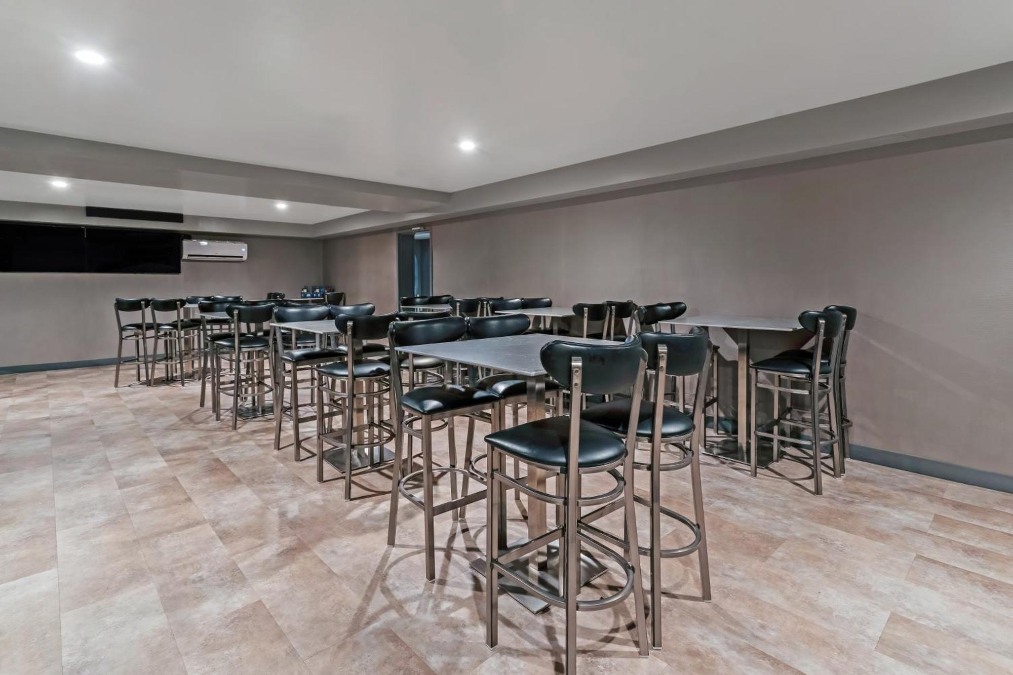 Americas Best Value Inn Foxboro Foxborough Exterior photo
