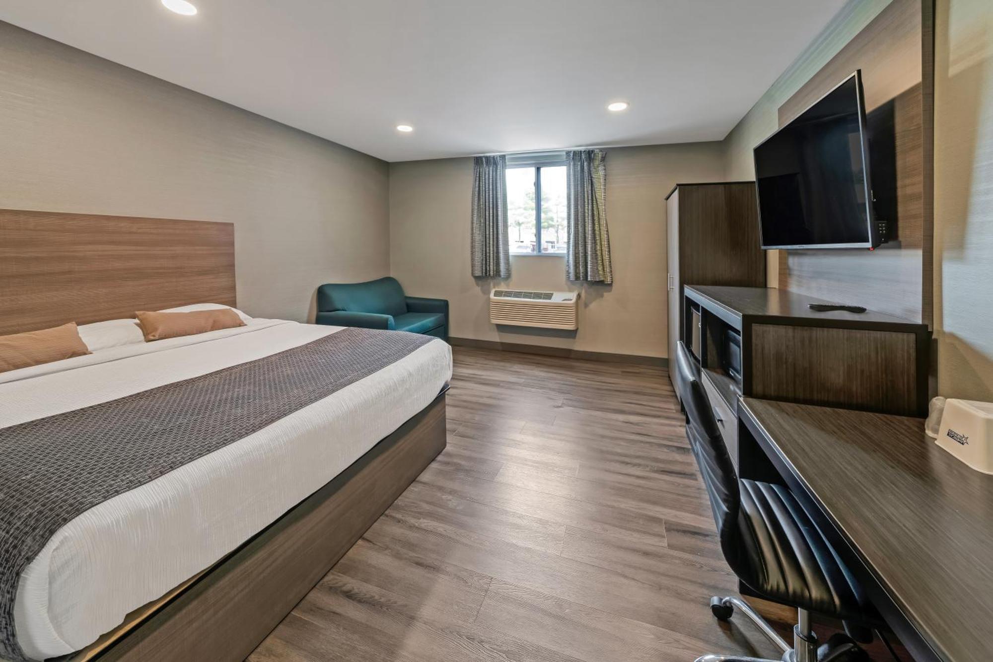 Americas Best Value Inn Foxboro Foxborough Exterior photo
