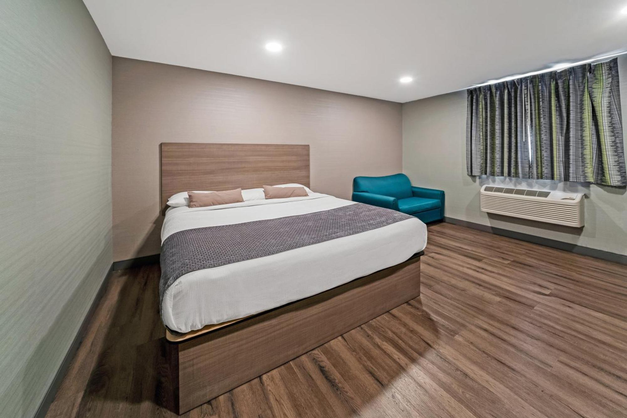Americas Best Value Inn Foxboro Foxborough Exterior photo