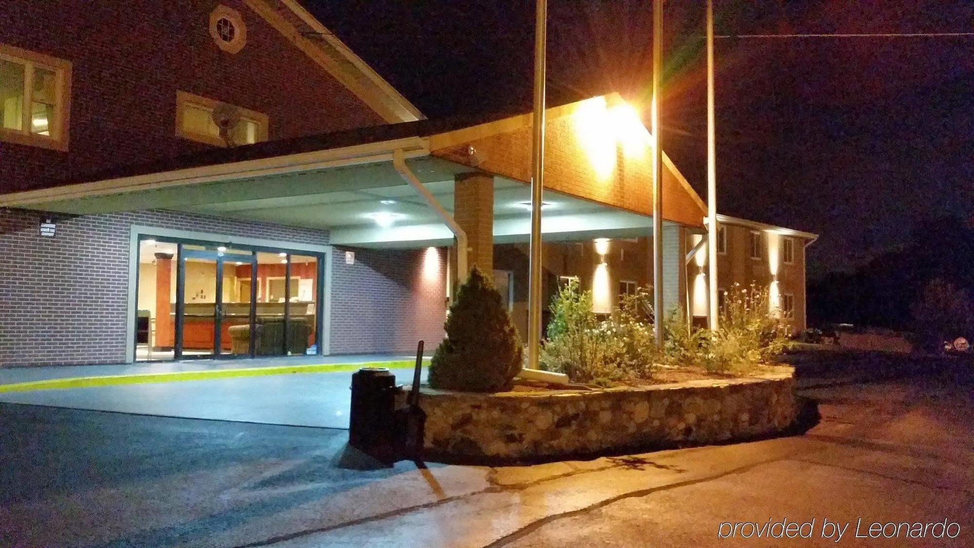 Americas Best Value Inn Foxboro Foxborough Exterior photo